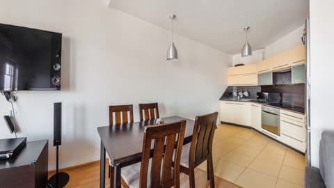 Apartment (23) | Private kitchenette | Fridge, stovetop, electric kettle, cookware/dishes/utensils
