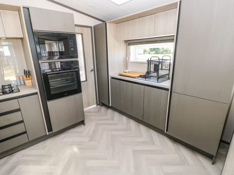 Fridge, dishwasher, electric kettle, toaster