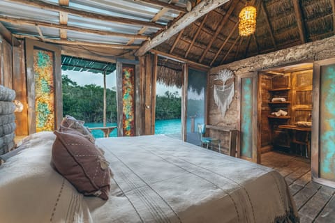 Panoramic Cabin | Laptop workspace, WiFi (free), bed sheets