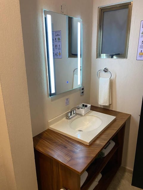 Comfort Room, 1 Double Bed | Bathroom | Shower, towels