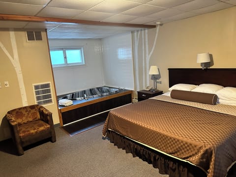Lodge, Superior Single Room, 1 King Bed, Jacuzzi | Iron/ironing board, free WiFi, bed sheets