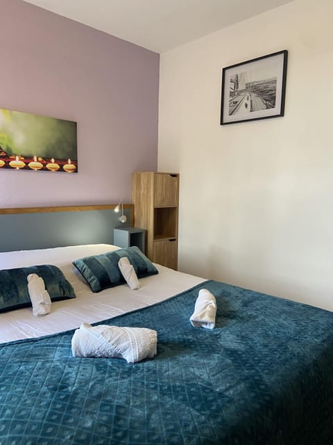 Deluxe Double Room | Desk, laptop workspace, free WiFi, bed sheets