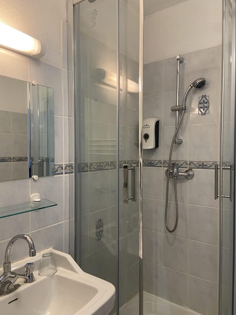 Comfort Double Room | Bathroom | Hair dryer, towels, soap, shampoo
