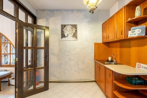 House | 5 bedrooms, iron/ironing board, free WiFi, bed sheets