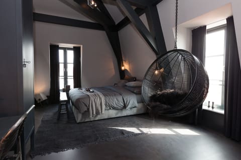 Executive Room, 1 Double Bed | In-room safe, individually decorated, individually furnished, desk