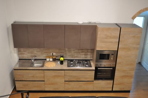 Deluxe Loft, 2 Bedrooms, Courtyard View, Annex Building | Private kitchen | Electric kettle