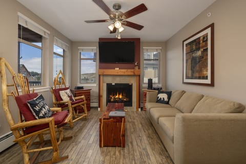 Condo, 2 Bedrooms | Living area