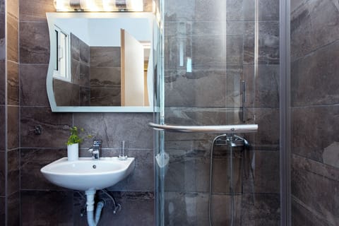 Shower, hair dryer, towels, shampoo