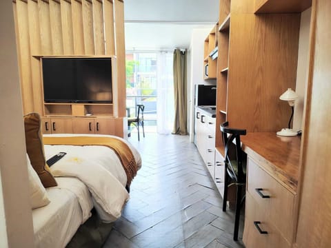 Executive Room, 1 Double Bed (Puebla) | Living area | 32-inch Smart TV with digital channels, TV