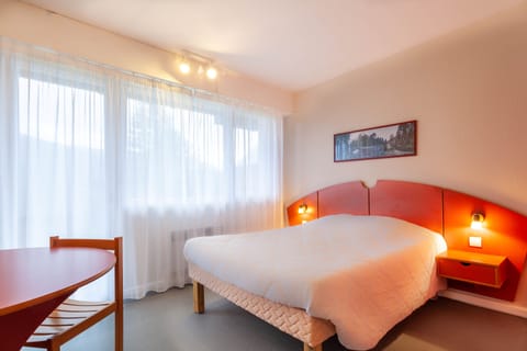 Comfort Double Room | Desk, laptop workspace, bed sheets