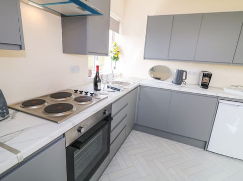 Cookware/dishes/utensils