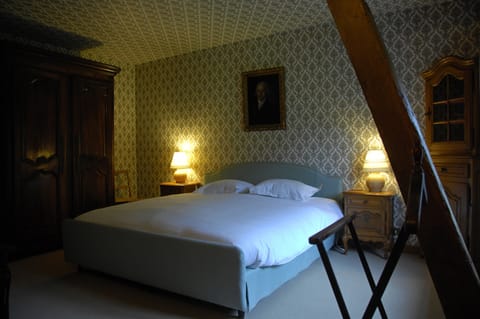 Chambre Double Confort côté jardin | Individually decorated, individually furnished, desk, travel crib