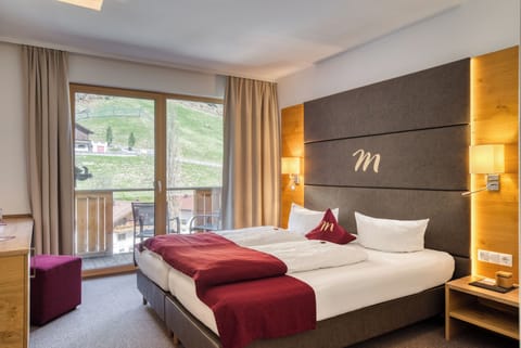 In-room safe, desk, soundproofing, cribs/infant beds