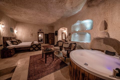 Deluxe Suite | Premium bedding, free minibar items, individually decorated