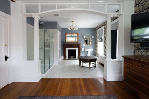 JANE PICKENS | Bathroom | Hair dryer, bathrobes, towels, soap