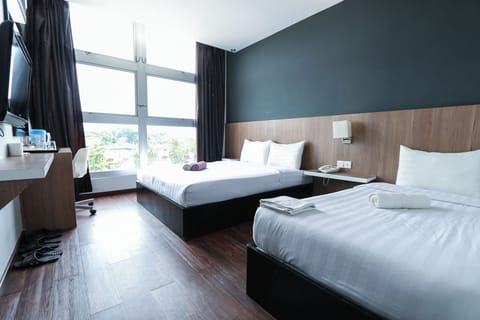 Superior Family V | Desk, iron/ironing board (on request), WiFi (free), bed sheets