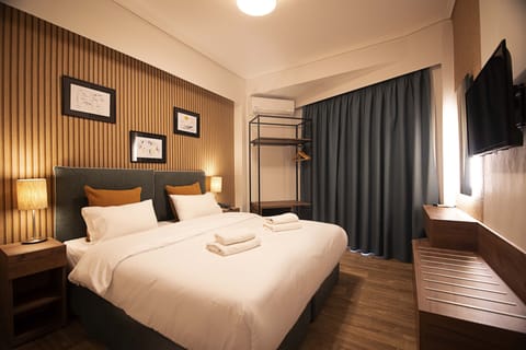 In-room safe, laptop workspace, bed sheets