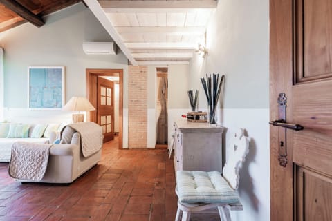 Apartment, 2 Bedrooms | Living area