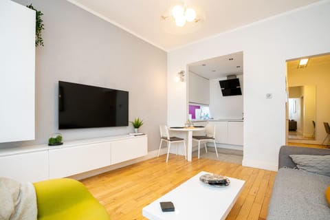 Deluxe Apartment | Living area | 50-inch Smart TV with digital channels, Netflix, streaming services
