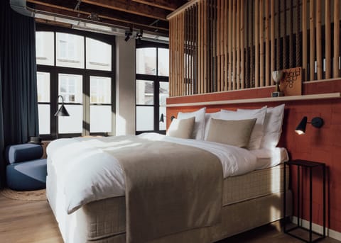 Premium Double Room | Premium bedding, minibar, in-room safe, blackout drapes