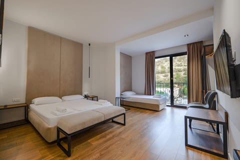 Deluxe Triple Room | Free WiFi, bed sheets