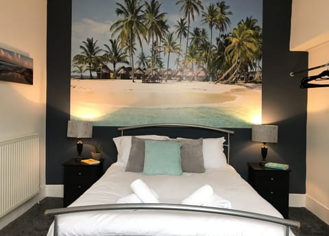 Comfort House, Private Bathroom (Kimberley Place) | 3 bedrooms