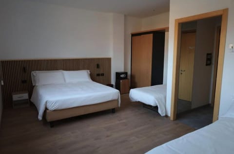 Classic Triple Room | In-room safe, soundproofing, free WiFi