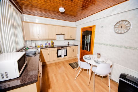 House, Shared Bathroom, Garden View | Shared kitchen