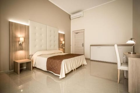 Superior Triple Room | In-room safe, desk, laptop workspace, soundproofing