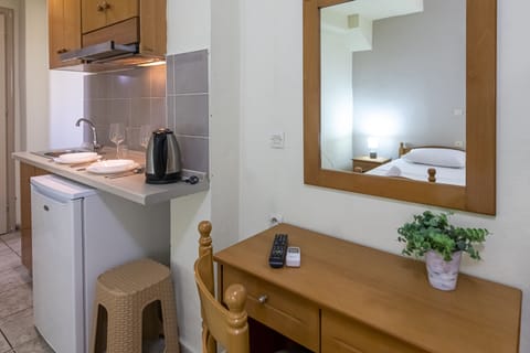 Mini-fridge, stovetop, coffee/tea maker, electric kettle