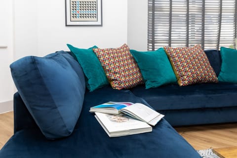 Design Apartment, Ensuite, City View | Lounge