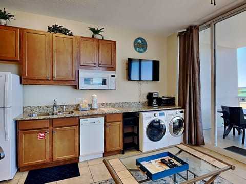 Condo, 1 Queen Bed with Sofa bed, Balcony, Ocean View | Private kitchen | Fridge, microwave, oven, stovetop