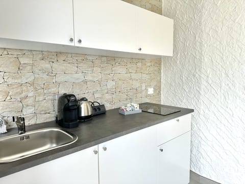 Deluxe Suite | 1 bedroom, blackout drapes, soundproofing, free WiFi