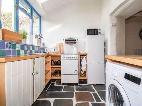 Fridge, dishwasher, electric kettle, cookware/dishes/utensils