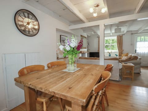 Cottage | Dining