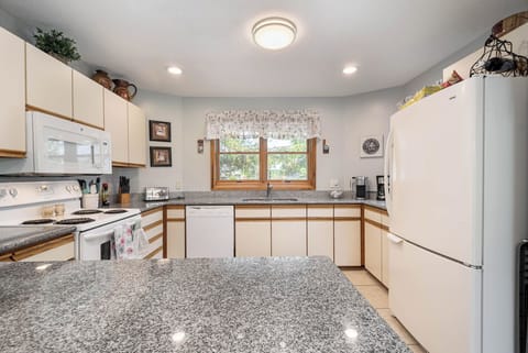 House (3 Bedrooms) | Property amenity