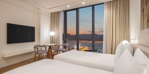 Premium bedding, down comforters, minibar, in-room safe