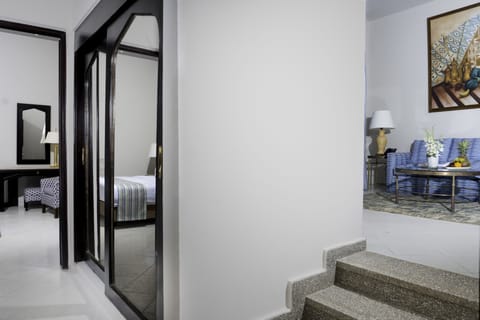 Family Suite | Minibar, in-room safe, desk, blackout drapes