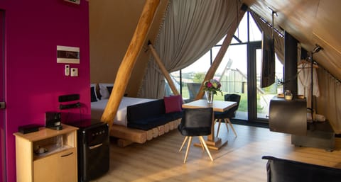 Luxury Studio Suite | In-room safe, blackout drapes, soundproofing, iron/ironing board