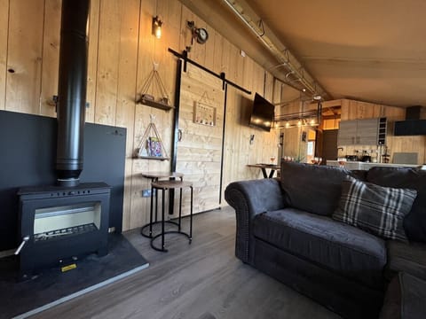 Premium Tent, Private Bathroom, Garden View | Interior