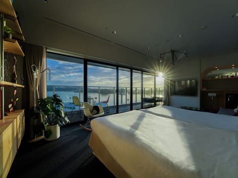Studio Suite, Ocean View, Corner | In-room safe, blackout drapes, soundproofing, WiFi (free)