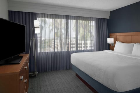 Executive Suite, 1 Bedroom | Premium bedding, down comforters, in-room safe, desk