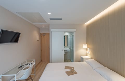 Double Room | Free WiFi, bed sheets