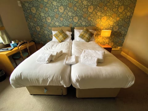 Twin Room | Iron/ironing board, free WiFi, bed sheets