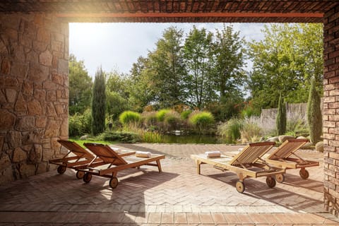 Couples treatment rooms, hot tub, steam room, massages