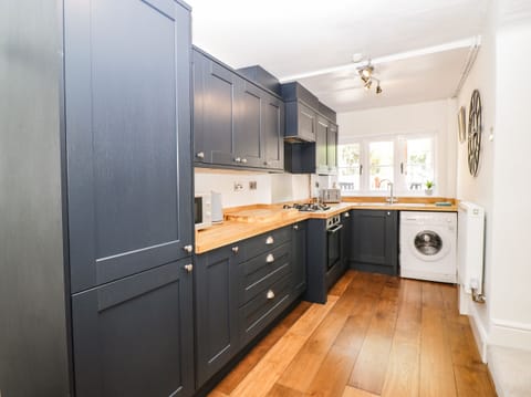 Fridge, dishwasher, electric kettle, cookware/dishes/utensils