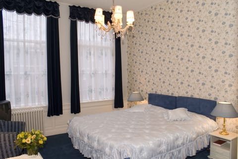 Standard Double Room, 2 Twin Beds | Desk, blackout drapes, iron/ironing board, free WiFi