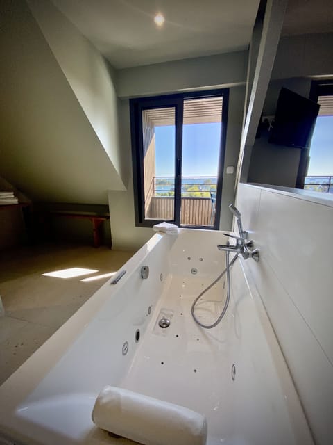 Panoramic Suite, Ensuite, Sea View (5 - Suite l'île d'Arz) | Bathroom