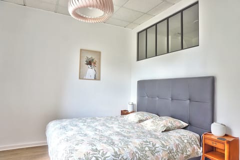 Double or Twin Room, 1 King Bed, Garden View | Desk, free WiFi, bed sheets