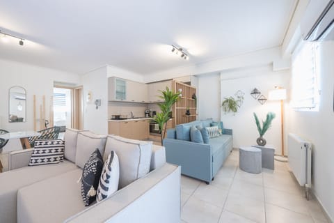 Luxury Double Room | Living area | Smart TV, offices